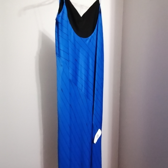 DKNY Reversible Slip Dresd - Picture 4 of 6